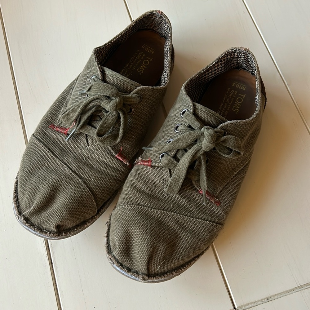 TOMS Olive Green Canvas Lace Up Shoes